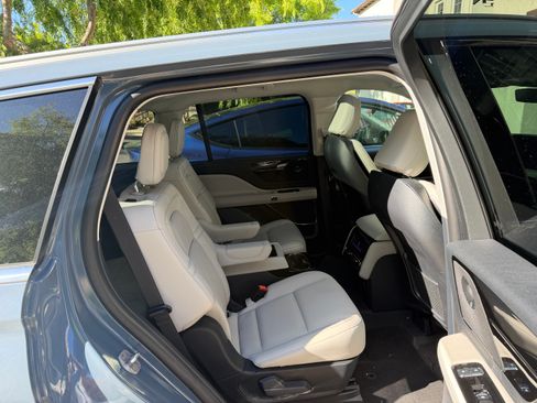 Used 2025 Lincoln Aviator Reserve image 6