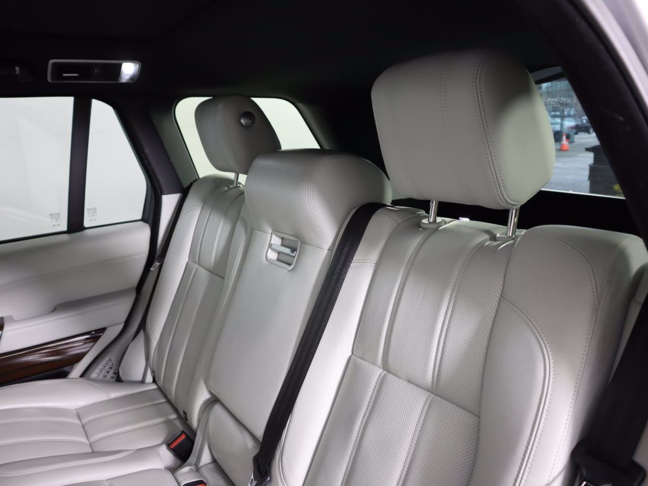 Used 2015 Land Rover Range Rover Supercharged AWD/4WD image 16