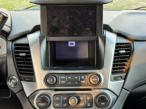 Used 2017 Chevrolet Suburban LT image 14