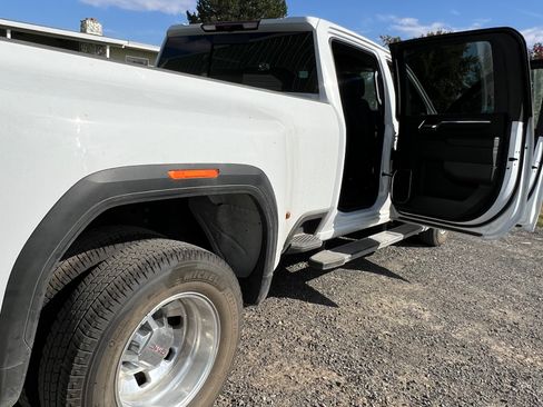Used 2024 GMC Sierra 3500 SLT w/ SLT Premium Package image 5