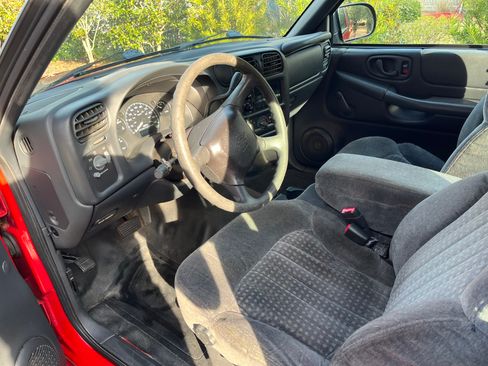 Used 2001 Chevrolet S10 Pickup 2WD Extended Cab image 22