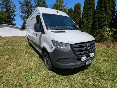 Used 2022 Mercedes-Benz Sprinter 3500 image 11