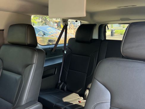 Used 2016 Chevrolet Suburban LTZ image 13