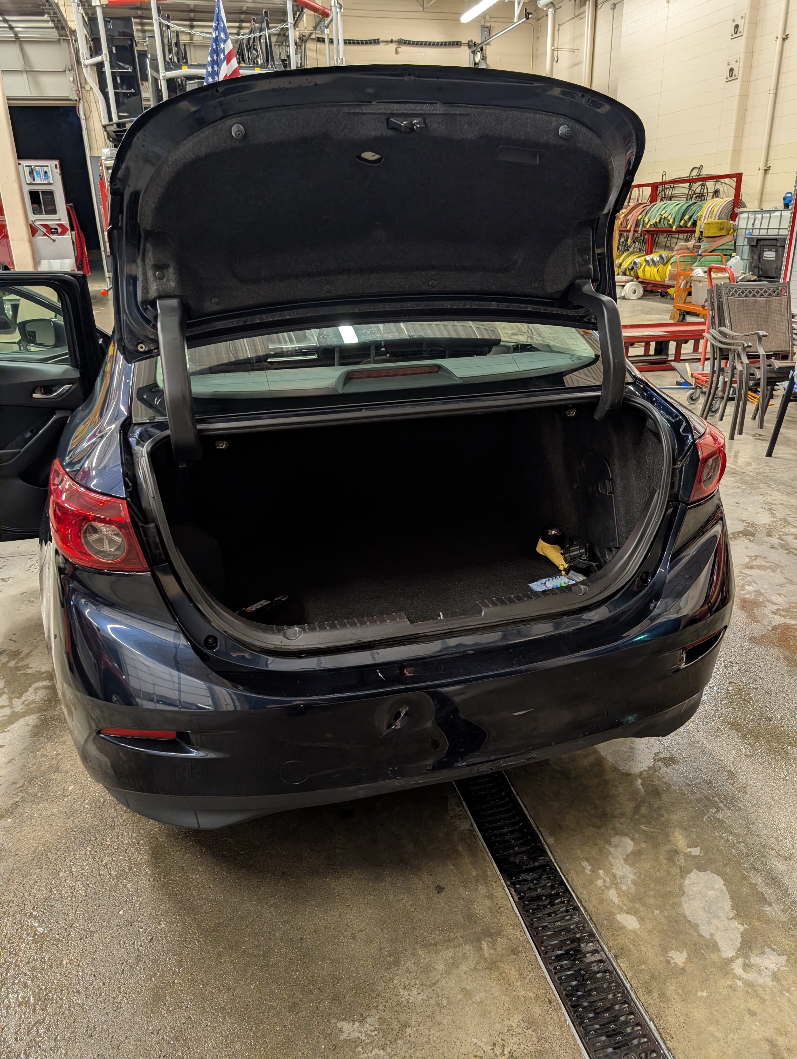 Used 2018 MAZDA MAZDA3 Sport w/ Preferred Equipment Package FWD image 13
