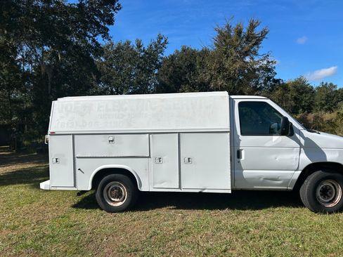 Used 2004 Ford E-350 and Econoline 350 Super Duty image 5