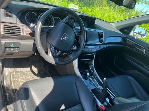 Used 2017 Honda Accord Touring image 15
