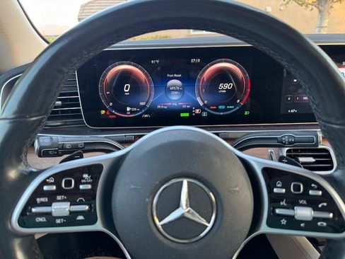 Used 2021 Mercedes-Benz GLS 580 4MATIC image 1