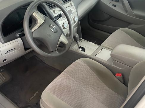 Used 2010 Toyota Camry LE FWD image 8