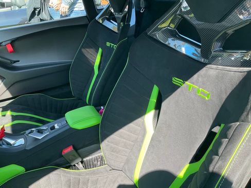Used 2022 Lamborghini Huracan STO image 8