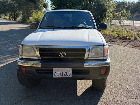 Used 2000 Toyota Tacoma PreRunner RWD image 4