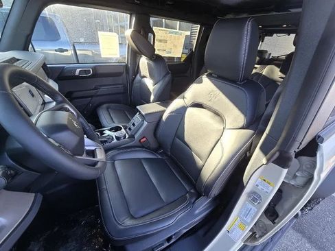 Used 2025 Ford Bronco Outer Banks w/ Sasquatch Package AWD/4WD image 12