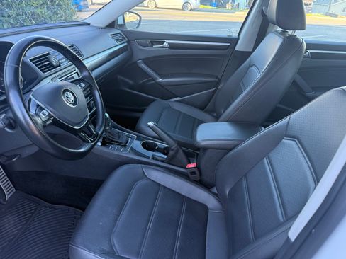 Used 2019 Volkswagen Passat 2.0T SE R-Line image 5