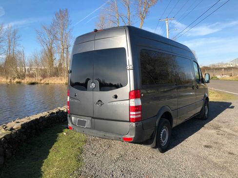 Used 2013 Mercedes-Benz Sprinter 2500 image 12