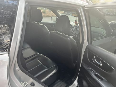 Used 2017 Nissan Rogue SL w/ SL Premium Package image 2