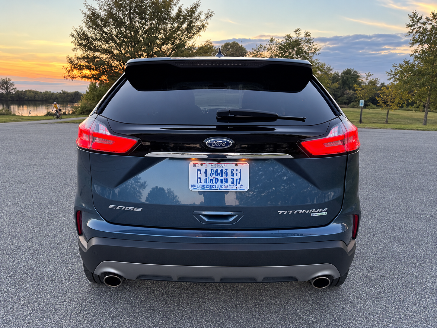 Used 2019 Ford Edge Titanium w/ Cold Weather Package FWD image 8