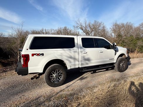 Used 2017 Ford F250 Lariat w/ Lariat Value Package image 10