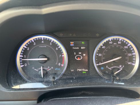 Used 2019 Toyota Highlander XLE AWD/4WD image 9