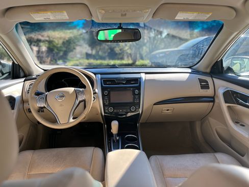 Used 2013 Nissan Altima 2.5 SL w/ Technology Pkg image 6
