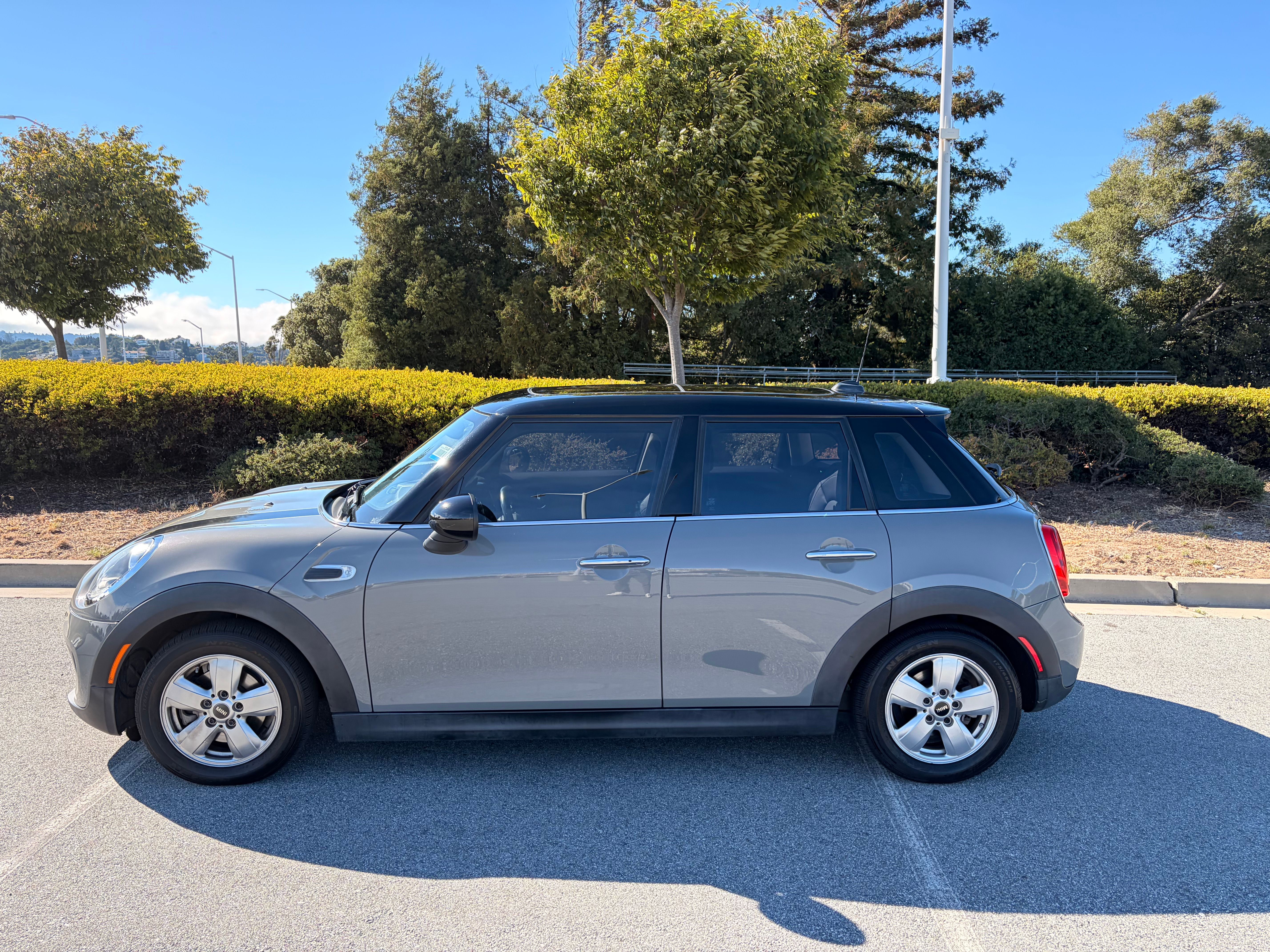 Used 2016 MINI Cooper 4-Door Hardtop FWD image 4