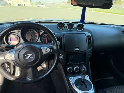 Used 2015 Nissan 370Z Touring image 10