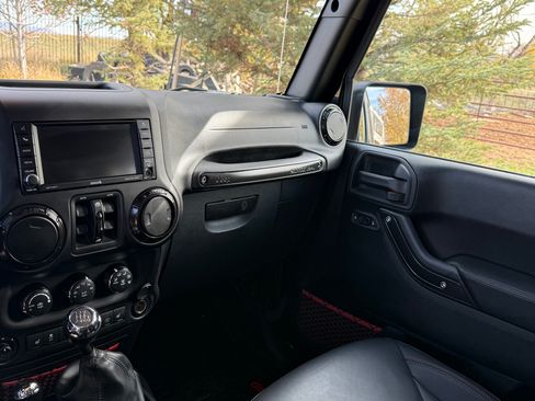 Used 2018 Jeep Wrangler Unlimited Rubicon image 9