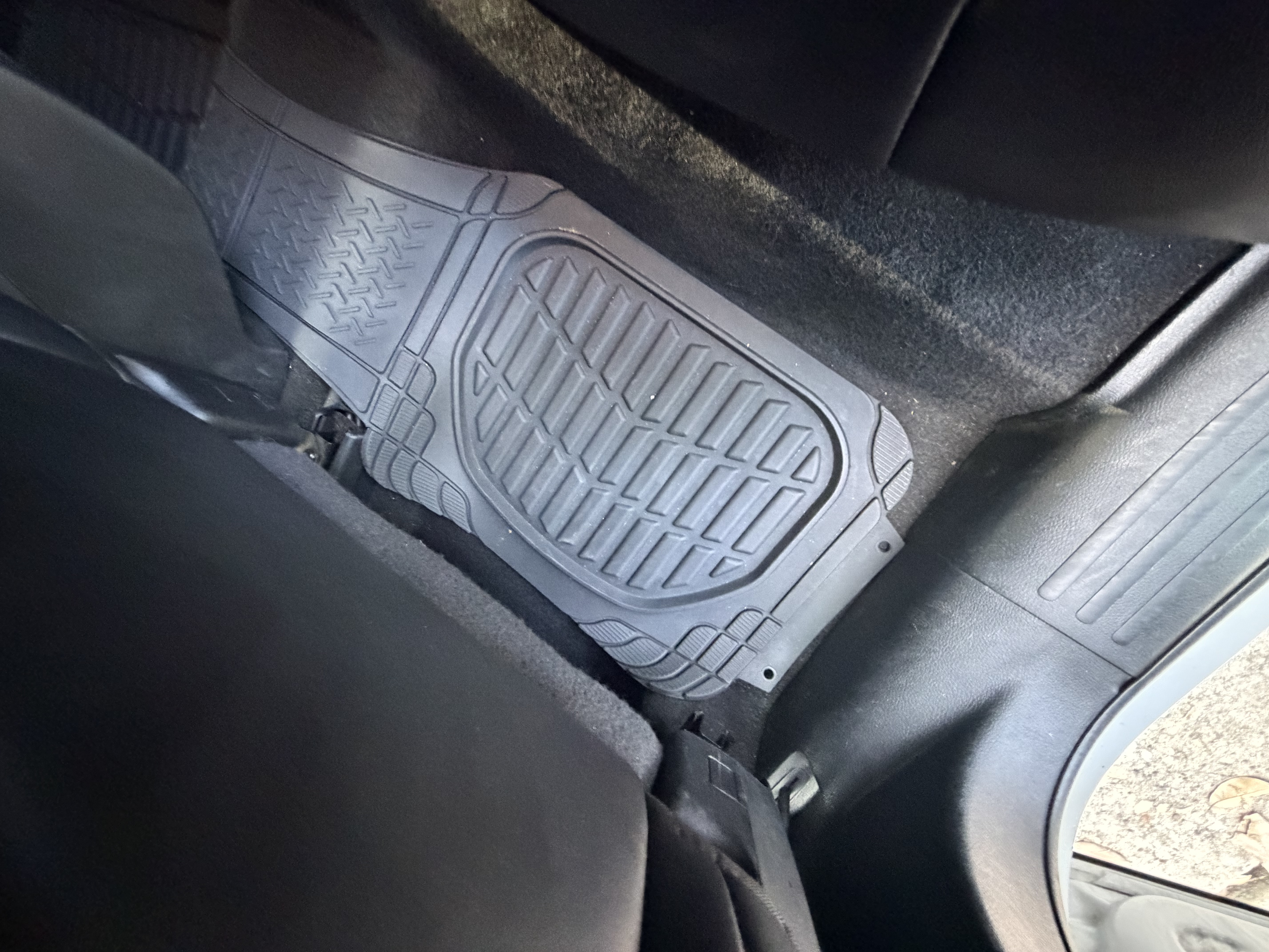 Used 2019 Jeep Cherokee Latitude Plus FWD image 18