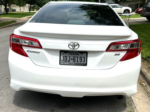 Used 2014 Toyota Camry SE FWD image 4