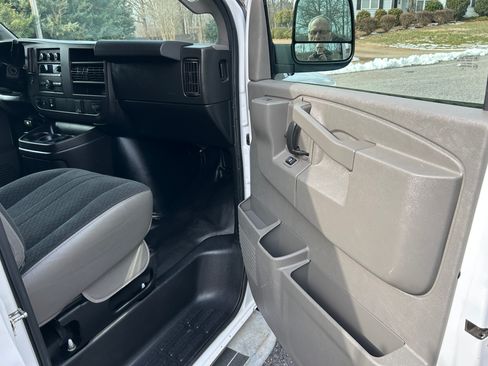 Used 2021 GMC Savana 2500 w/ Driver Convenience Package image 16