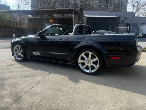 Used 2005 Ford Mustang GT Premium image 26