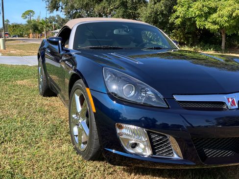Used 2007 Saturn Sky Red Line image 2