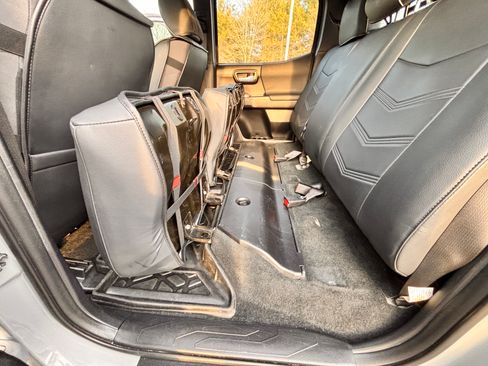 Used 2019 Toyota Tacoma TRD Sport image 31