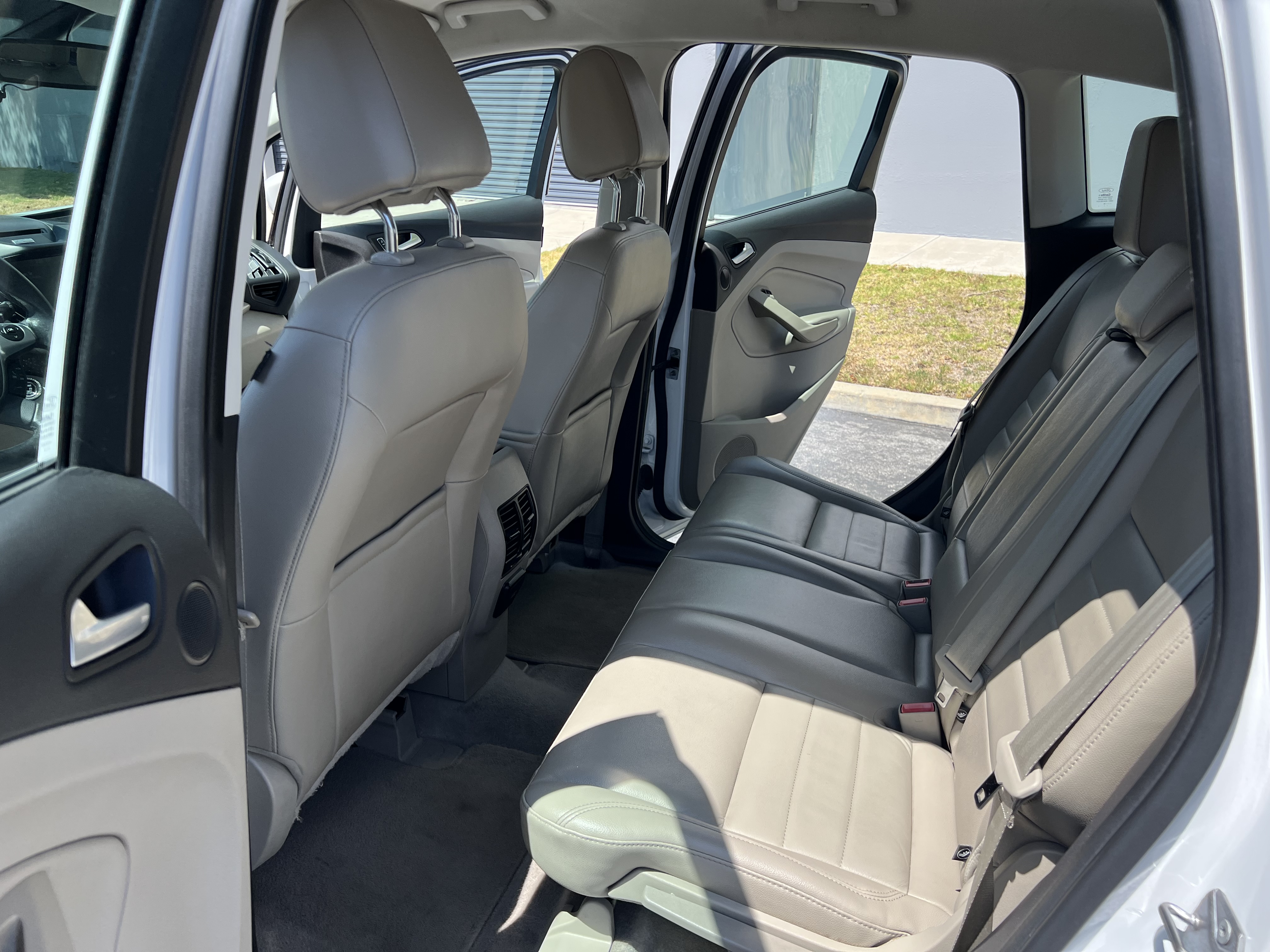Used 2014 Ford C-MAX Energi SEL w/ Equipment Group 301A FWD image 10