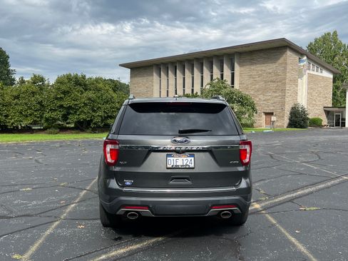 Used 2018 Ford Explorer XLT w/ Equipment Group 201A AWD/4WD image 9