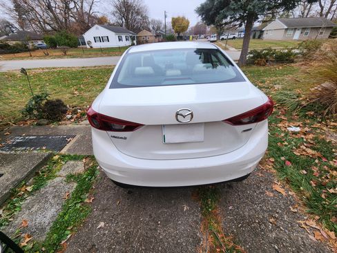 Used 2016 MAZDA MAZDA3 i Sport w/ Preferred Equipment Package image 5