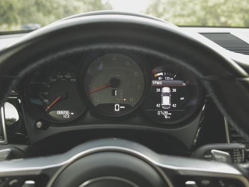 Used 2017 Porsche Macan S image 15