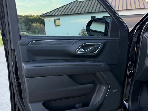 Used 2022 GMC Yukon XL SLT w/ SLT Luxury Package image 21