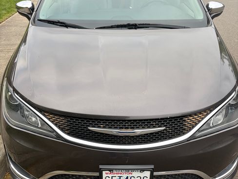 Used 2018 Chrysler Pacifica Limited FWD image 11