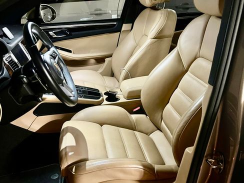 Used 2018 Porsche Macan Sport Edition image 11