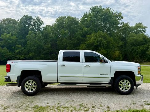 Used 2015 Chevrolet Silverado 2500 LTZ w/ Duramax Plus Package AWD/4WD image 8