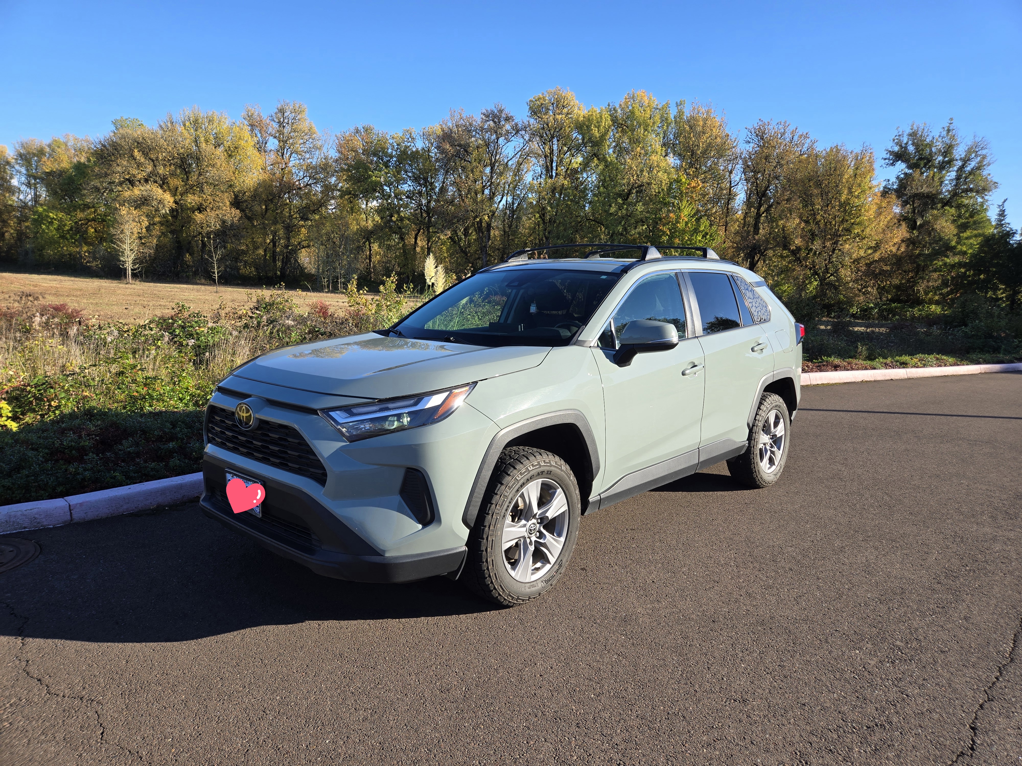 Used 2022 Toyota RAV4 XLE AWD/4WD image 4