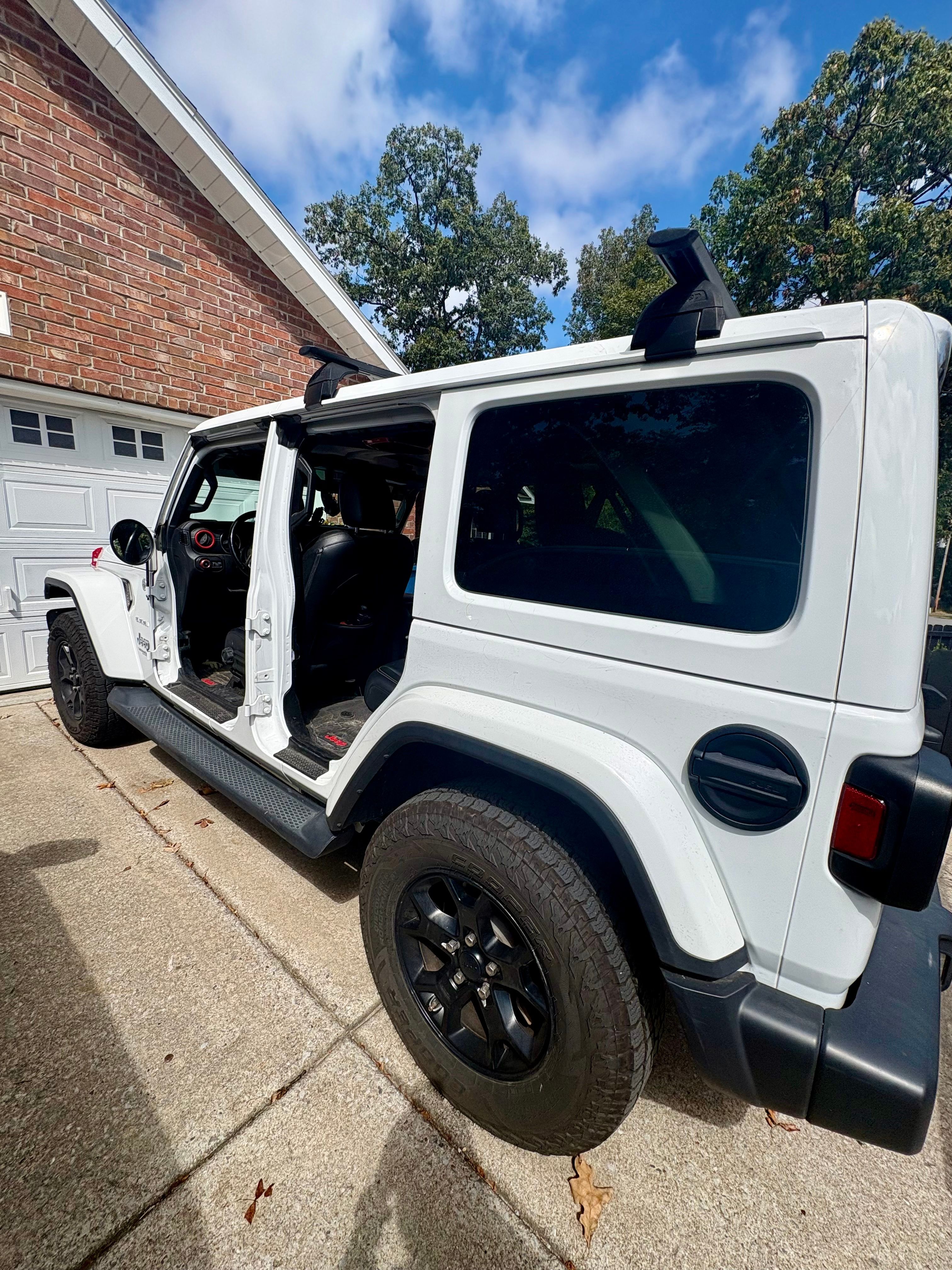 Used 2019 Jeep Wrangler Unlimited Sahara AWD/4WD image 9
