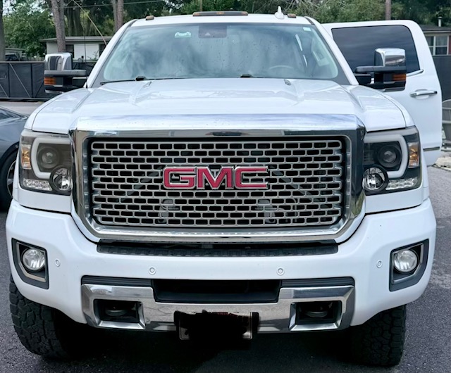 Used 2015 GMC Sierra 2500 Denali w/ Duramax Plus Package AWD/4WD image 4