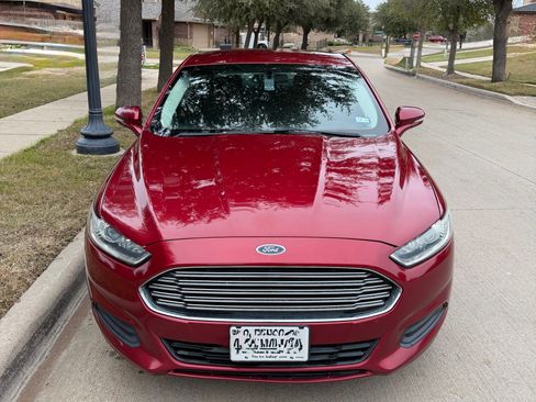Used 2015 Ford Fusion SE image 1