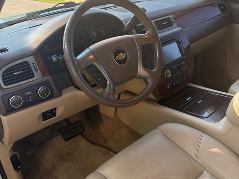 Used 2013 Chevrolet Tahoe LTZ AWD/4WD image 9