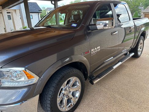 Used 2019 RAM 1500 Laramie AWD/4WD image 10