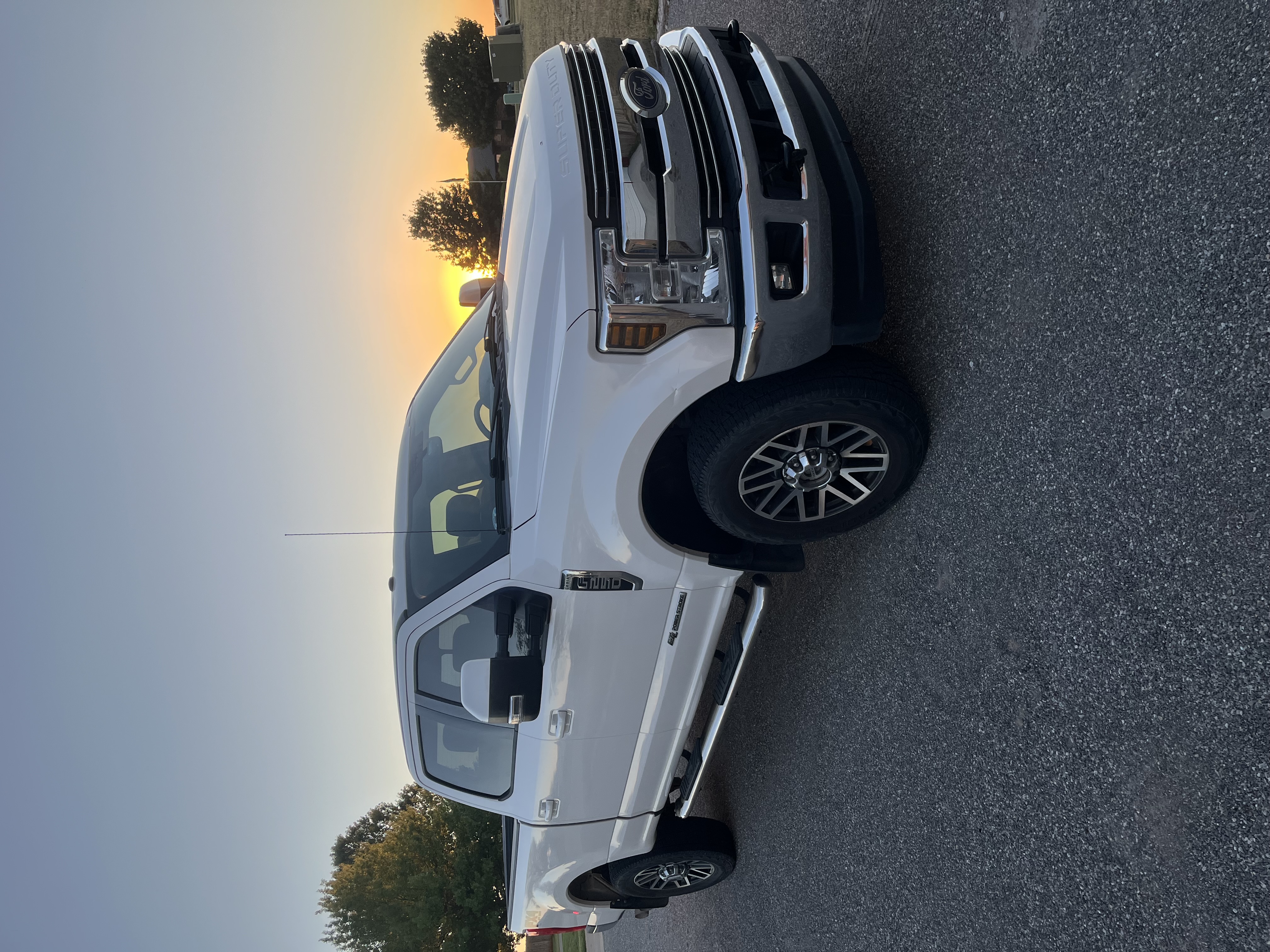 Used 2018 Ford F250 Lariat w/ FX4 Off-Road Package AWD/4WD image 2