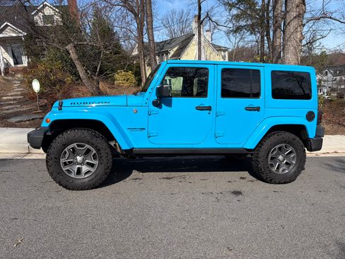 Used 2018 Jeep Wrangler Unlimited Rubicon w/ Connectivity Group image 4
