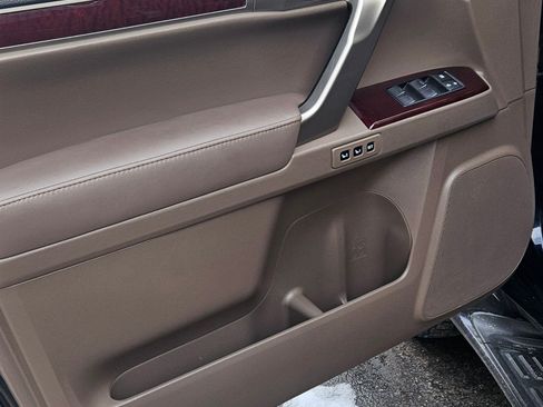 Used 2018 Lexus GX 460 Premium w/ Premium Package image 11