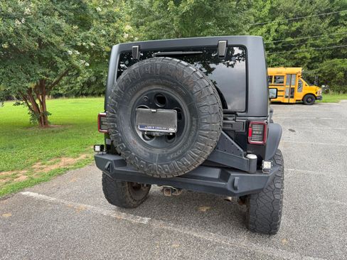 Used 2012 Jeep Wrangler Unlimited Rubicon w/ Dual Top Group AWD/4WD image 5