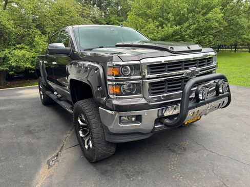 Used 2014 Chevrolet Silverado 1500 LTZ Z71 w/ LTZ Plus Package AWD/4WD image 4